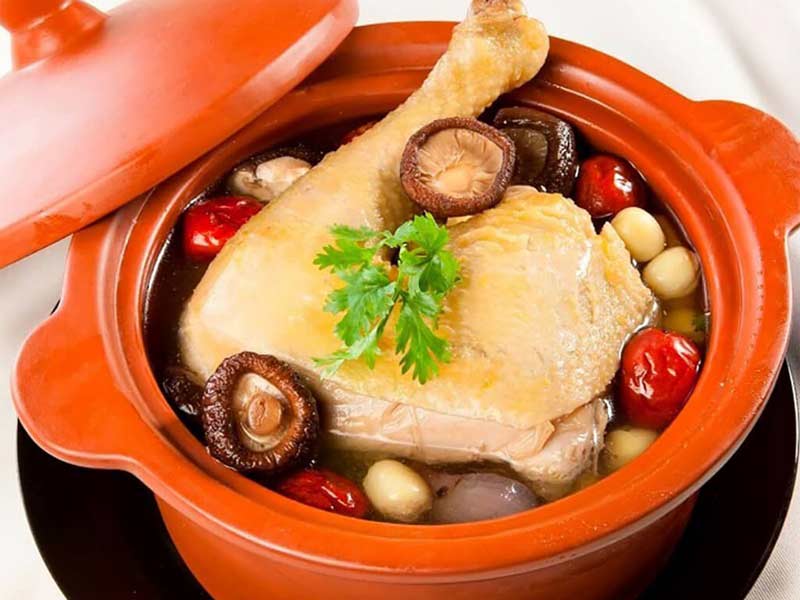 ga-ham-dong-trung-ha-thao-tao-do-nam-dong-co Gà hầm đông trùng hạ thảo với táo đỏ và nấm