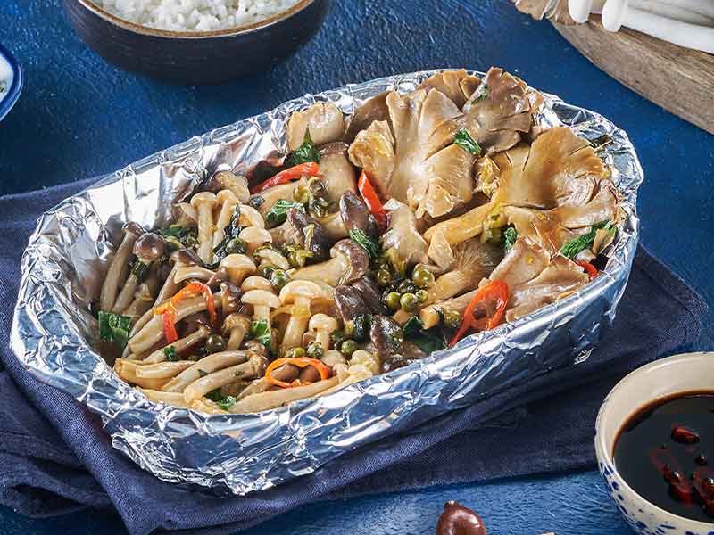 nam-moi-nuong-giay-bac-1 Nấm mối nướng giấy bạc