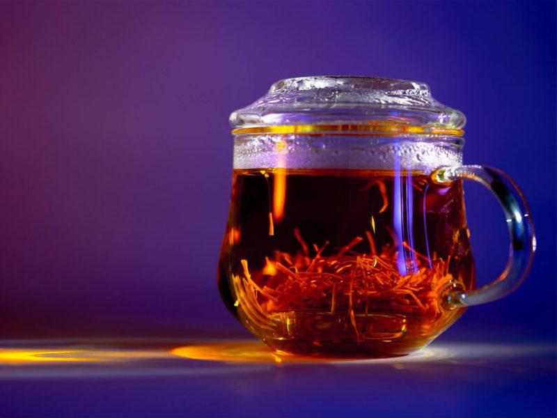 Nên uống nhụy hoa nghệ tây trong bao lâu - Saffron pha nước